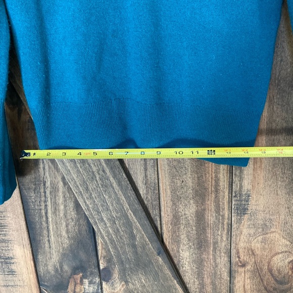 J Crew Emerald Green V-Neck - Picture 3 of 4